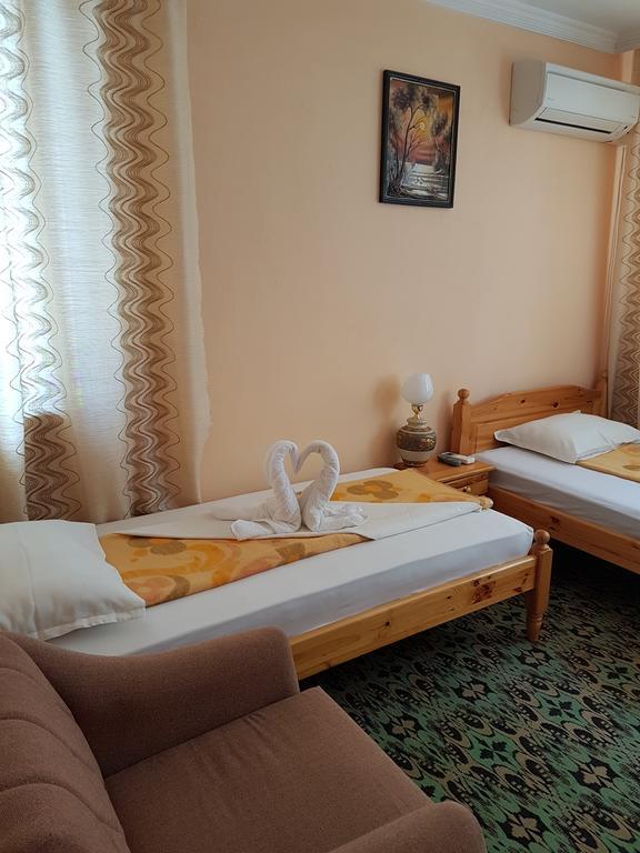 Guest Rooms Denitsa Obzor Exteriör bild